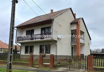 Zweistöckiges Mehrfamilienhaus in Mesztegnyő zu verkaufen