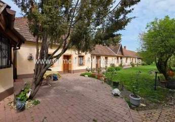 Mehrgenerationen-Familienhaus mit Wohnungen im Balaton-Hochland