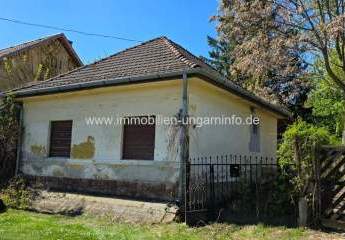 Einfamilienhaus mit großem Grundstück in Teleki zu verkaufen - 10 km vom Balaton