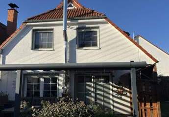 Charmante Doppelhaushälfte im Märchenviertel von Hemmingen-Arnum – mit Photovoltaik, Kamin, Klimaanlage & Gartenhäusern