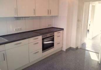 !!! Sofort beziehbar !!! Helle 3,5-Zi.-DG-Wohnung mit Balkon & EBK – frisch renoviert, zentrumsnah