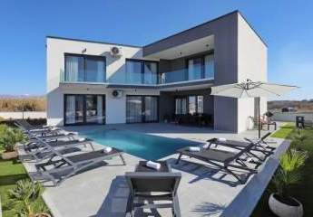 Schöne, neu erbaute Villa mit beheiztem Pool bei Zadar