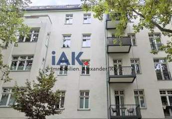 Altbauwohnung mit Erker, Dielenboden & offener Wohnküche in Moabit - 1. OG, Badewanne, Einbauküche