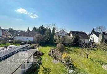 Frisch sanierte 2,5-Zi-Whng im Dachgeschoss mit Gartenidylle