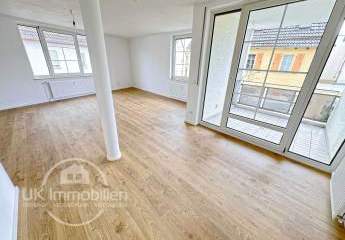 Hell. Großzügig. Sofort einziehen. Großzügige 2,5-Zi mit geschütztem Balkon