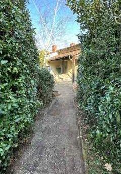 TOLLES  GRUNDSTÜCK MIT SANIERUNGSBEDÜRFTIGEM HAUS