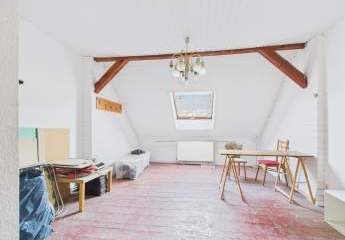 Teilausgebaute Dachgeschoss-Wohnung in Berlin-Spandau