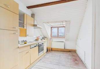 Teilausgebaute Dachgeschoss-Wohnung in Berlin-Spandau