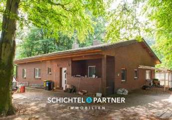 Farge | Solider Bungalow auf Waldgrundstück mit Doppelgarage