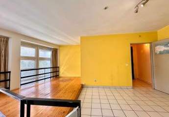 Galeriewohnung mit großer Fensterfront