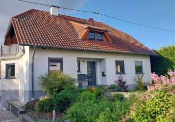 Komfortabeles Einfamilienhaus mit ELW, top Lage und Außenanlage