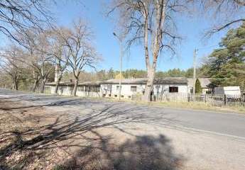 Provisionsfrei großes Grundstück mit Büro Garagen Hallen Carports