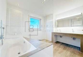 Einziehen und wohlfühlen: Gepflegtes Einfamilienhaus mit PV-Anlage, Kamin und Doppelgarage