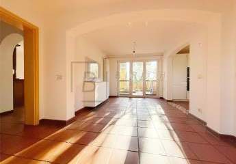 Wohnen mit Komfort und Ruhe: Großzügiges Einfamilienhaus mit PV-Anlage, Kaminraum Garten