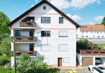 Großzügige 4-Zimmer-Dachgeschosswohnung mit Balkon und Stellplatz