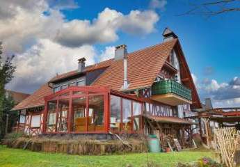 Großzügiges 2-Familienhaus mit Wintergarten, Doppelgarage & 941 m² Grundstück