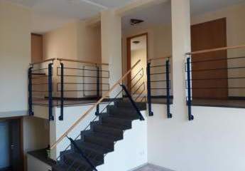 Moderne Maisonette-Wohnung mit Galeriecharakter, Einbauküche & Terrasse in Freigericht