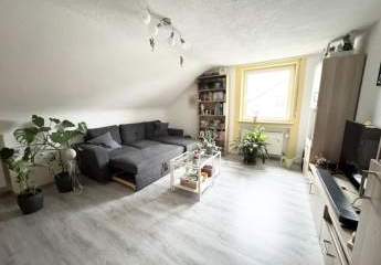 Charmante 4-Zimmer DG-Wohnung mit eigenem Garten+Garage+Stellplatz in TOP Lage!
