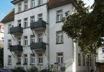 San. Altbau mit Balkon und EBK DD-West