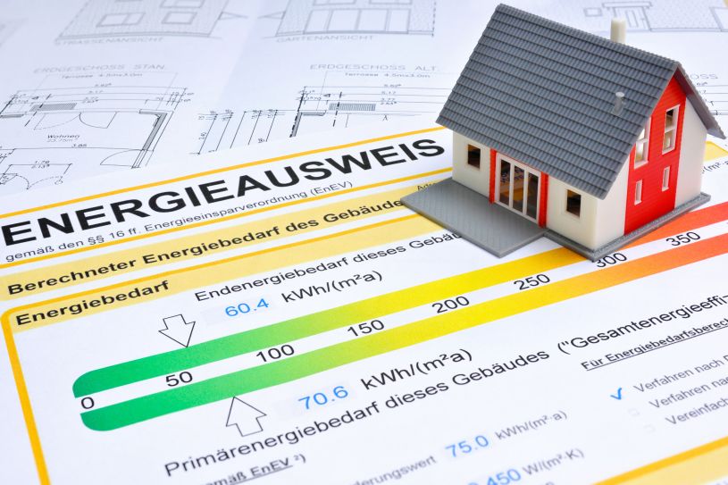 Der Energieausweis liefert wichtige Informationen zum Energieverbrauch und der Gesamteffizienz. Foto: ©iStock.com/AlexRaths